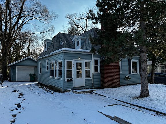 3rd image of 61 Coolidge Ave W