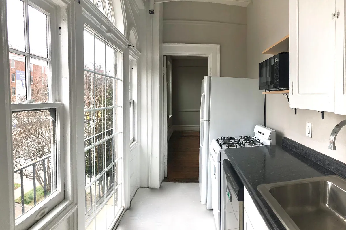 Building Photo - 2522 Grove Ave #2