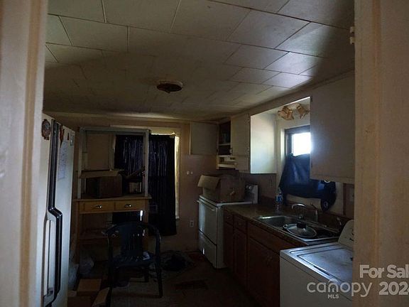 5th image of 202 N Davis Ave