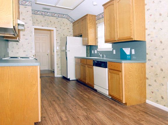 4th image of 708 Ashland Crk
