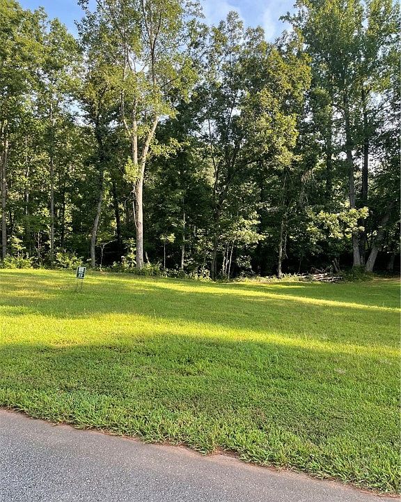 2nd image of 610 Acorn Dr