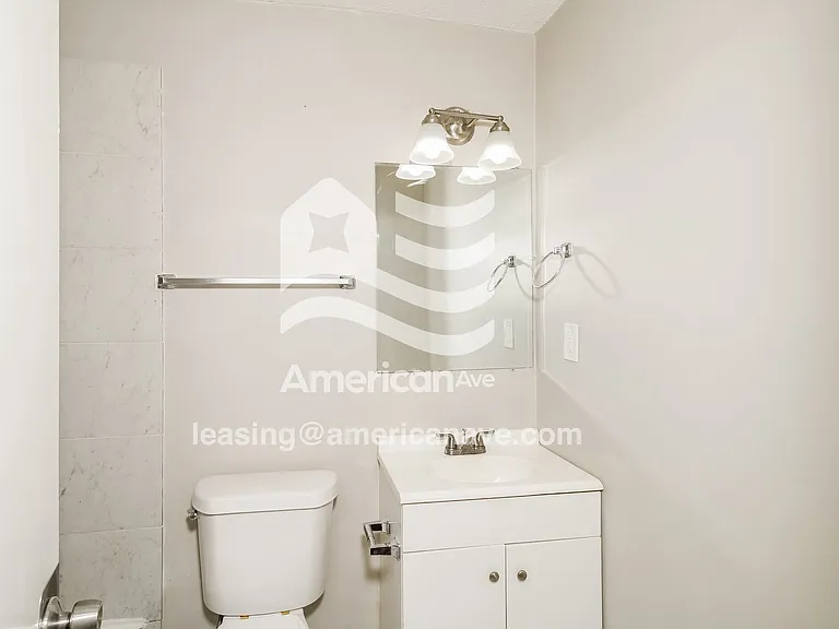9093_008_wm_-_main_bathroom_13099470.jpg