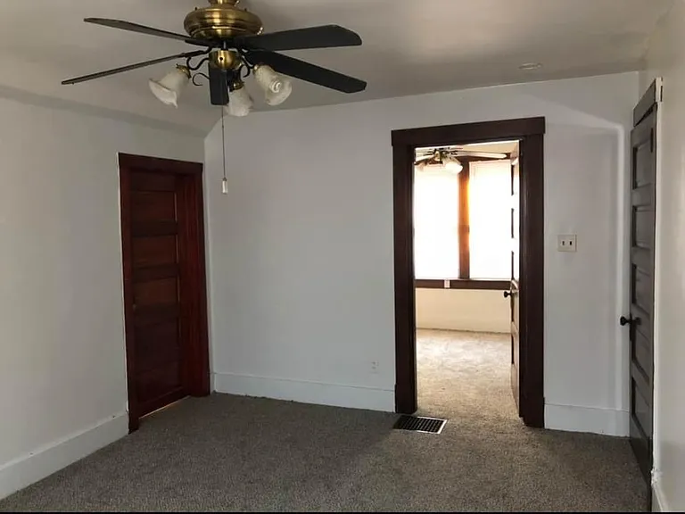 909 Oakland Ave — Photo 11