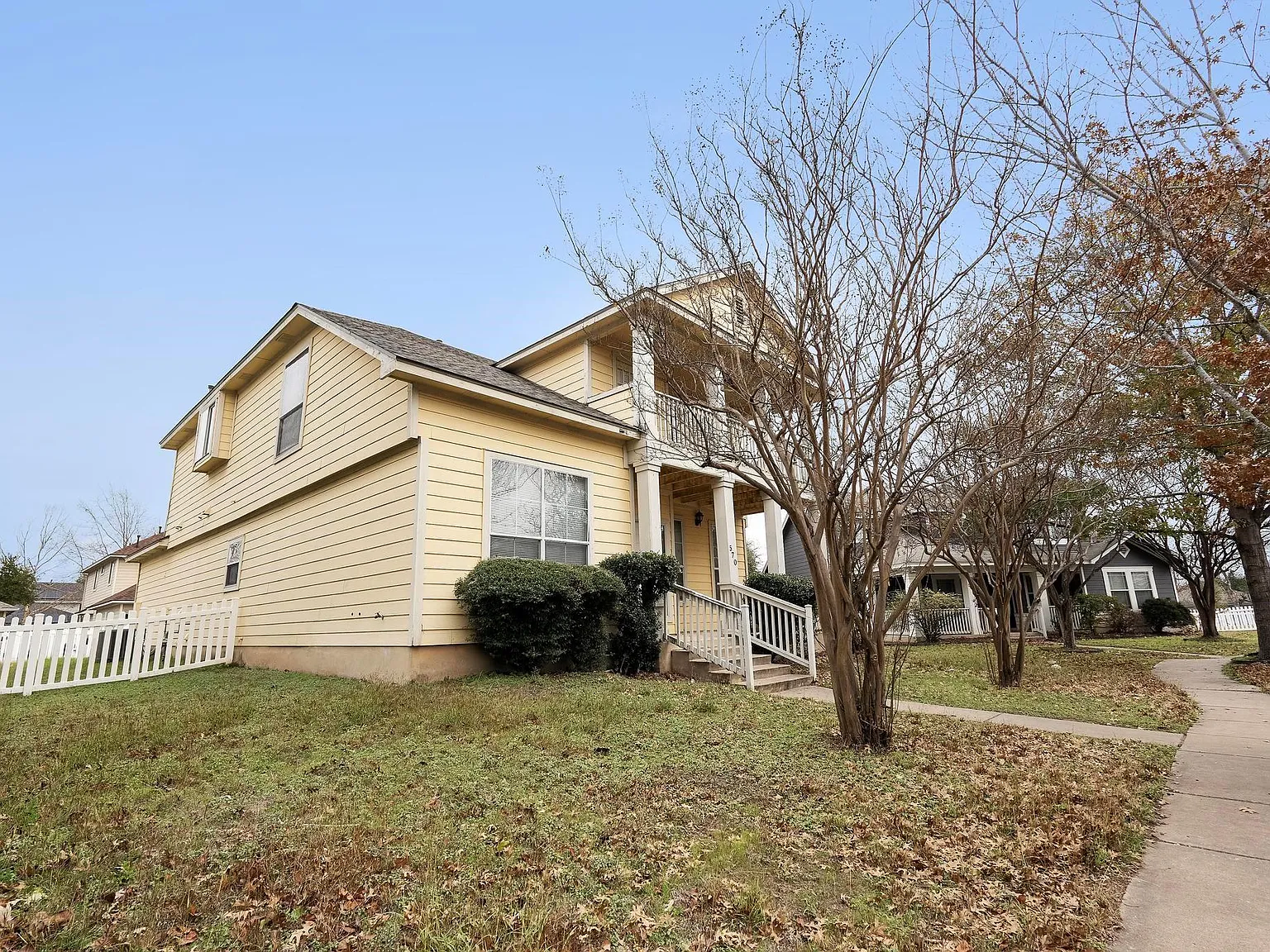 3 bed, 2.5 bath, 2238 sqft, $1,975 — Photo 2