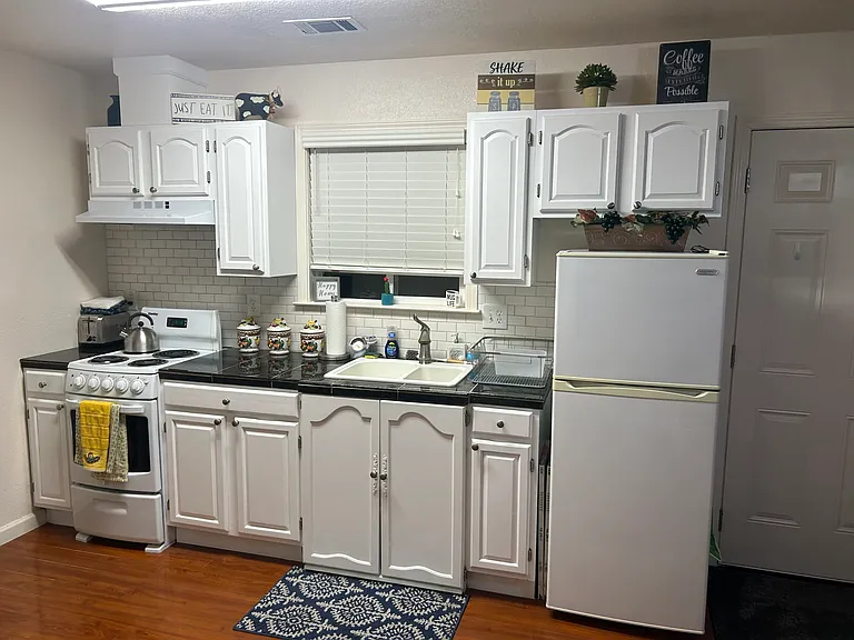 805 Princeton Ave — Photo 14