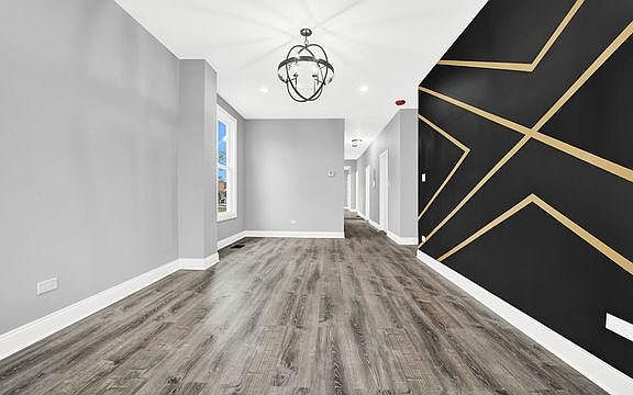 5th image of 6041 S Wood St #1