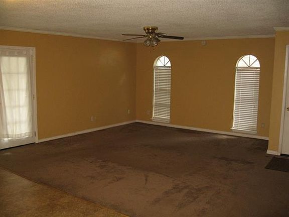 4th image of 4105 Salem Dr