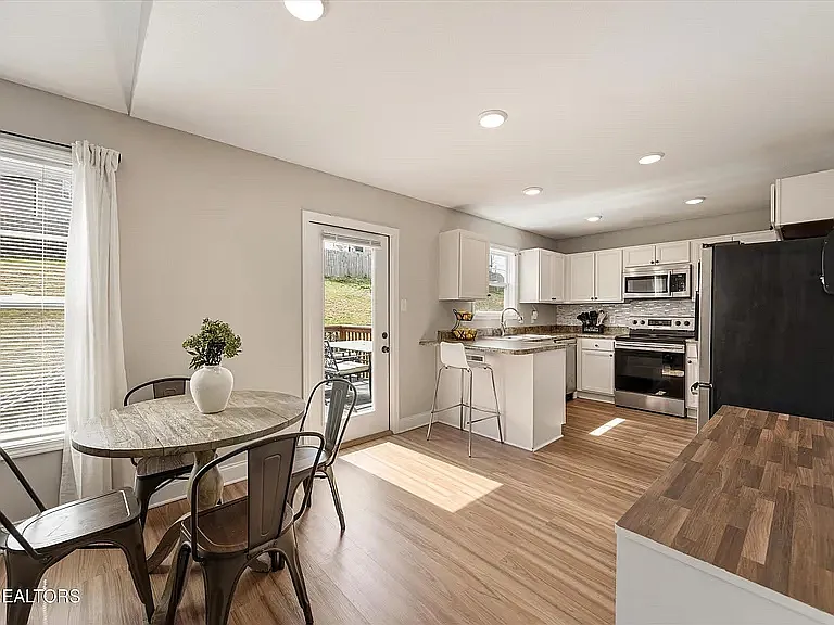 7931 Poplar Grove Ln — Photo 9