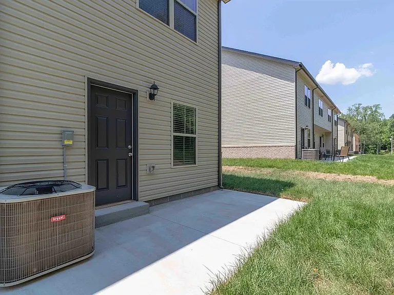 287 Smithson Ln #D — Photo 10