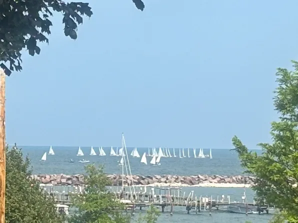 2745 S Shore Dr APT 1, Milwaukee, WI 53207