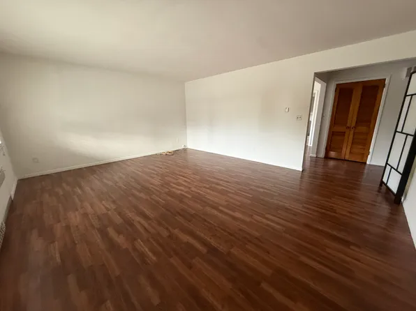 822 Kingsland Lane image 3 of 13