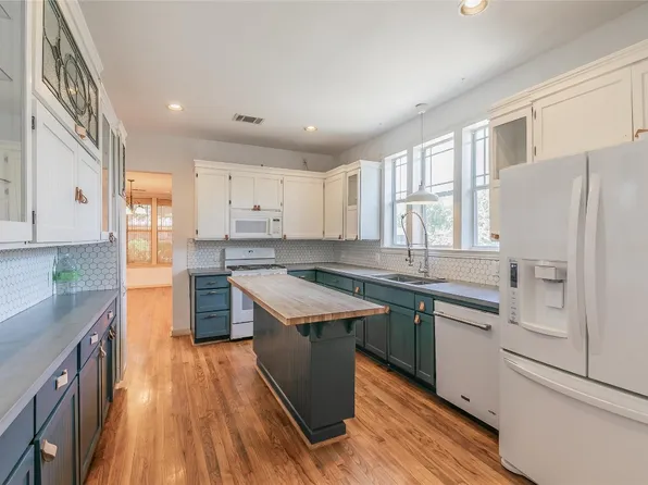 3004 Bridal Wreath Ln, Dallas, TX 75233