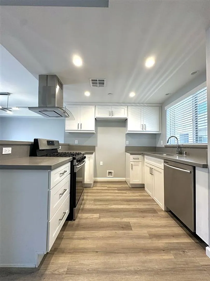 366 Burchett Street — Photo 4