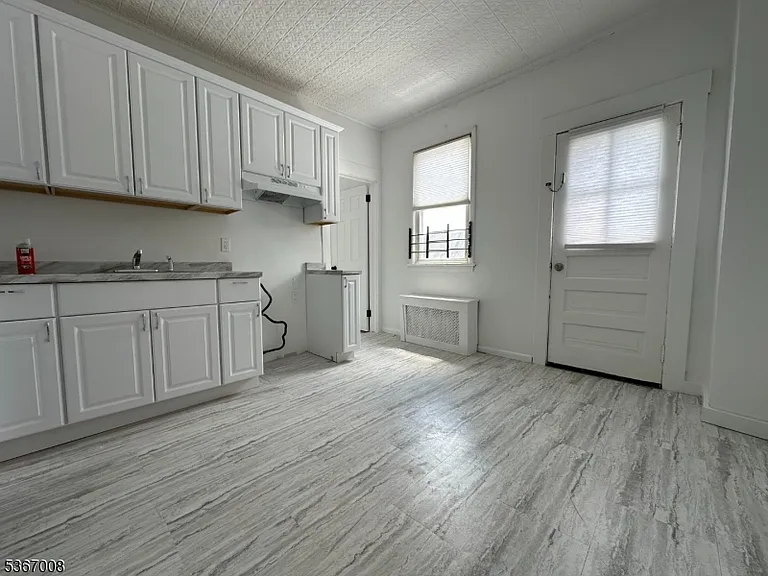 526 Valley Brook Ave — Photo 1
