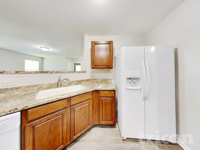 2336 Blackthorn Dr — Photo 4