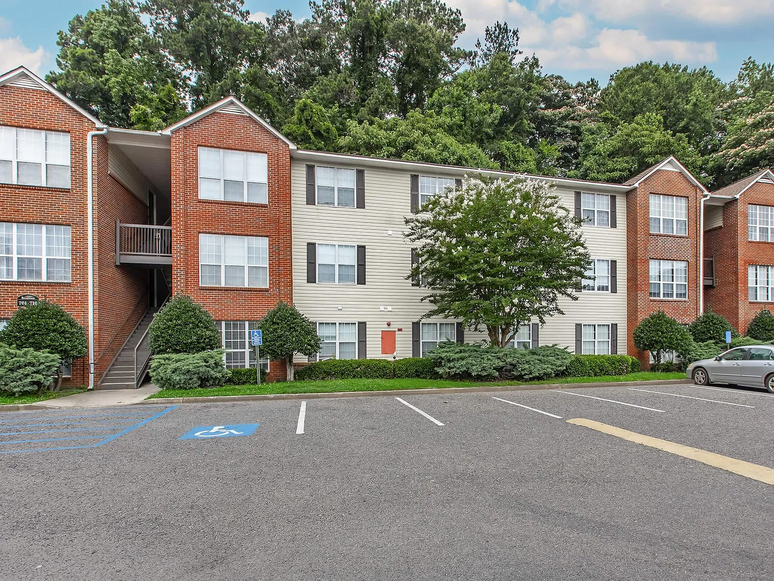 Riverwood Park Apartments — Photo 3