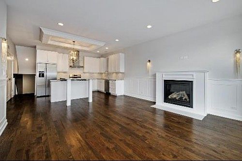 3rd image of 4046 N Western Ave