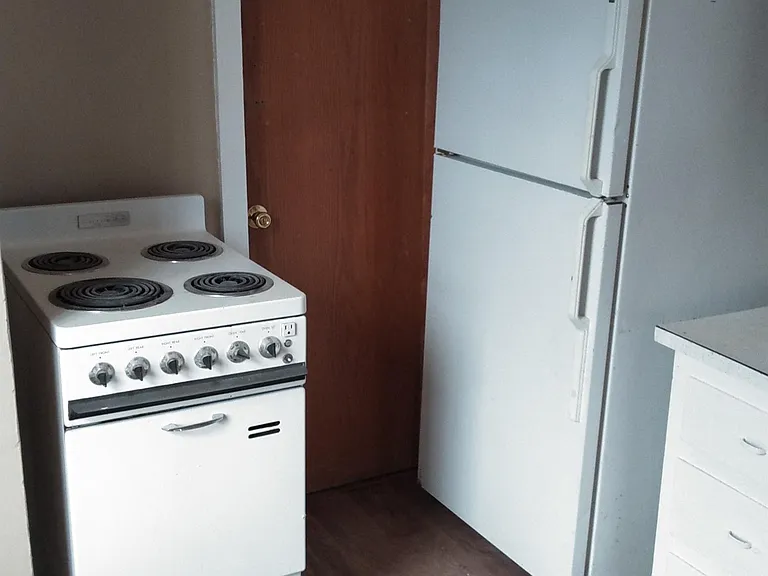 322 W 10th St #7 — Photo 7