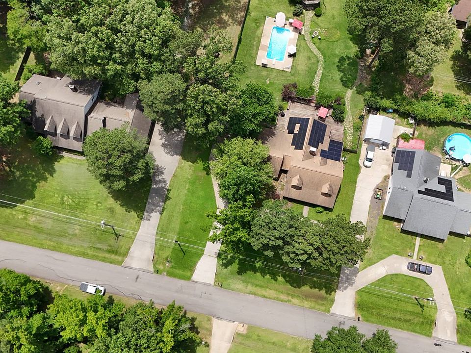 1st image of 416 Manor Rd