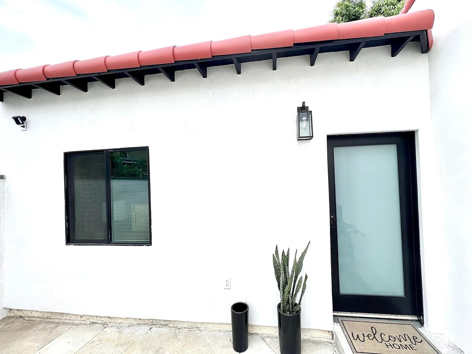 Studio, 350 sqft, $2,400 — Photo 1