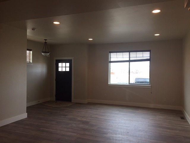 2nd image of 906 Rosa Way Unit A