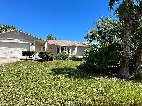 2nd image of 3313 Sabal Palm Dr