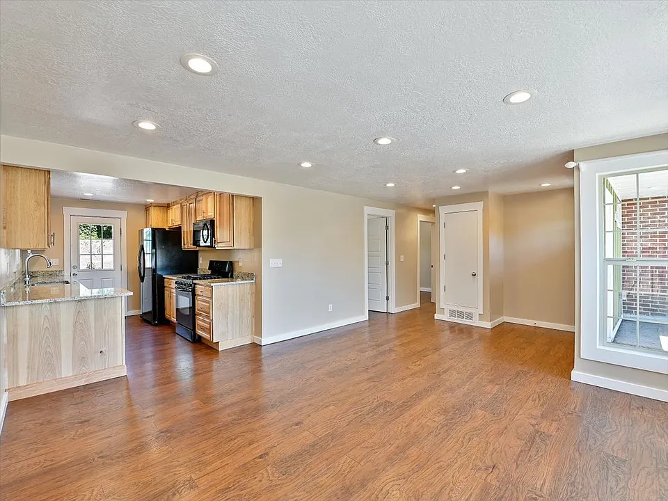1245 E Harrison Ave