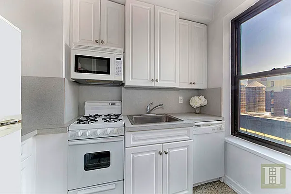 Rented by Halstead Real Estate | media 26