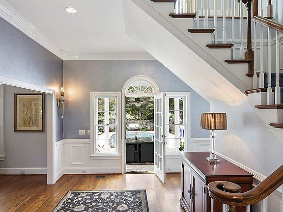 4th image of 1890 Kirkmont Dr