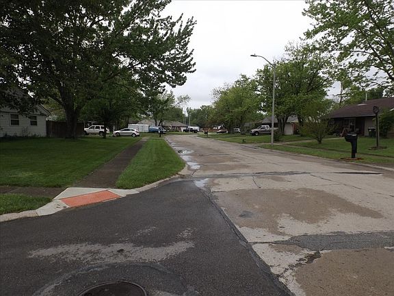 5th image of 207 Angela Dr