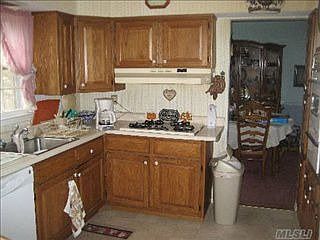 3rd image of 10 Dogwood Dr