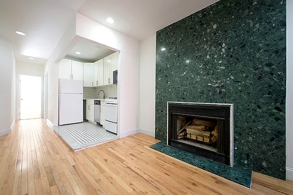 Rented by Buchbinder & Warren | media 14