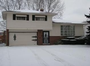 5877 White Pine Dr, Bedford Heights, OH