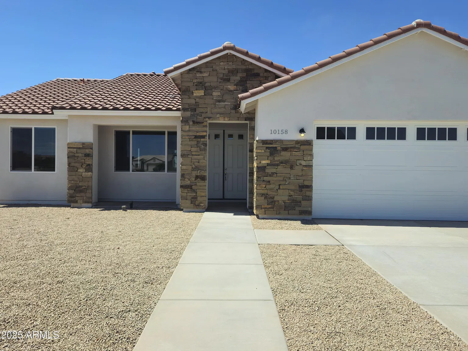 3 bed, 2.0 bath, 1576 sqft, $1,900 — Photo 1
