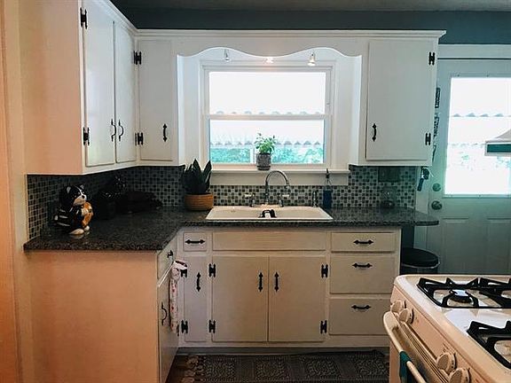 5th image of 611 Highland Way