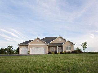 9825 W Stebbinsville Rd, Stoughton, WI 53589