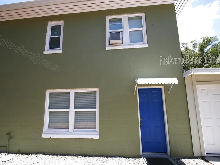 Front view of the upper and lower apartment.