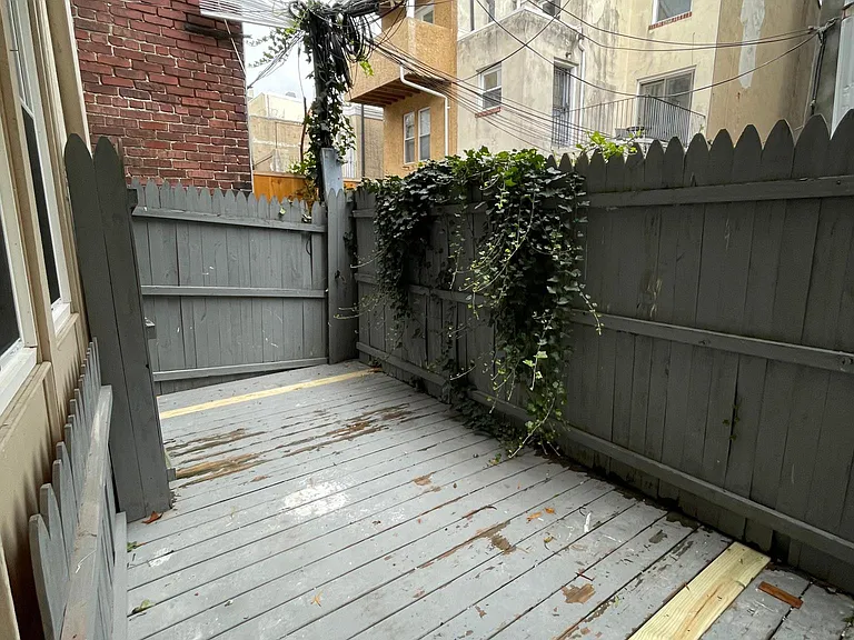 507 Christian St — Photo 14
