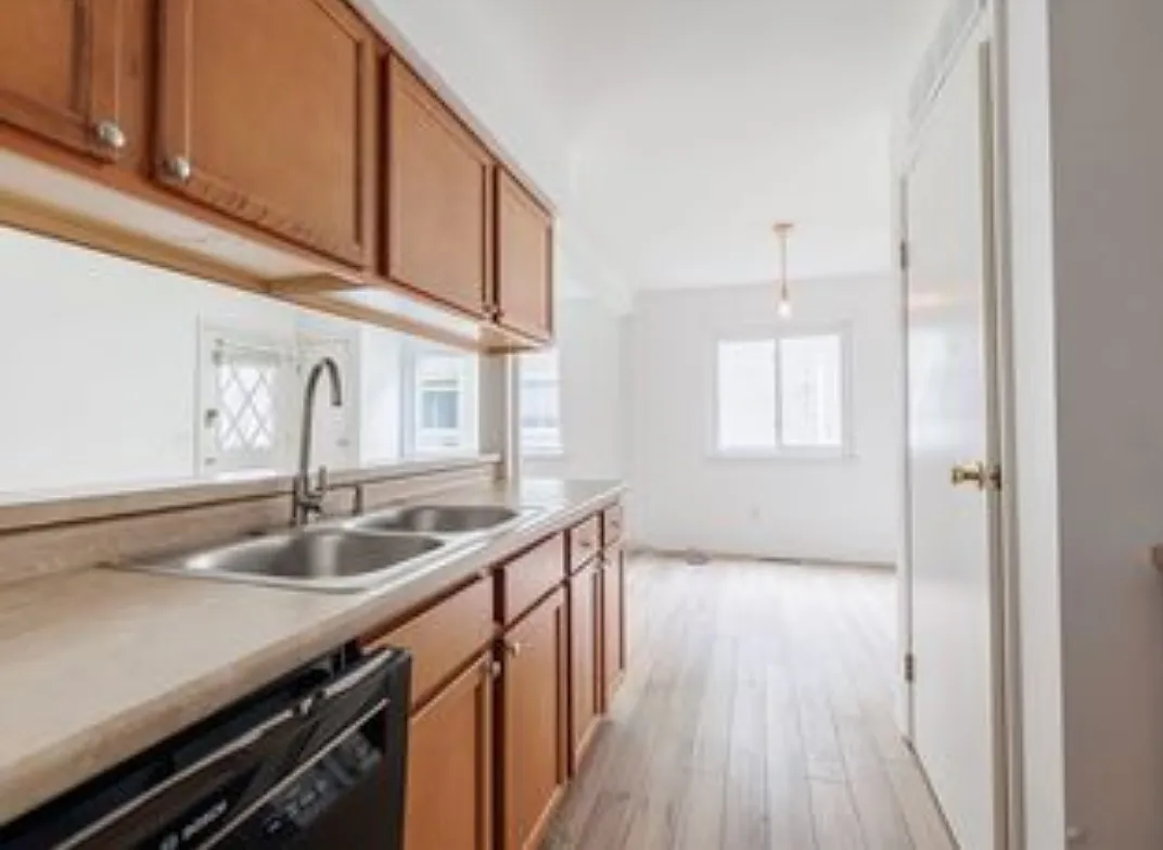 2 bed, 844 sqft, $1,600 — Photo 3