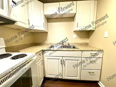 164 Lakeshore Dr #5 — Photo 4
