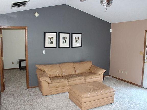 3rd image of 416 N Odell St