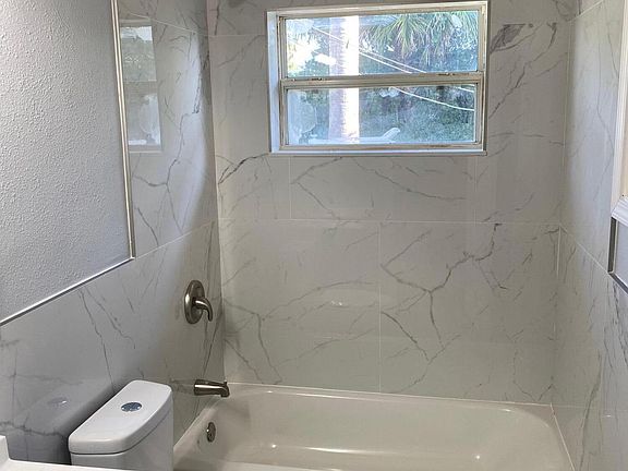 5th image of 207 Essex Dr