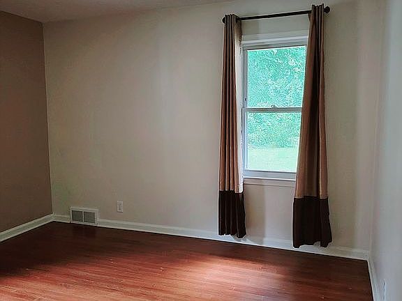 5th image of 23851 Oneida St