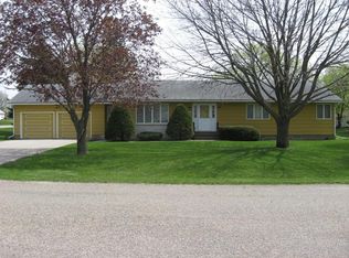 425 Metcalf St, Maxwell, IA 50161