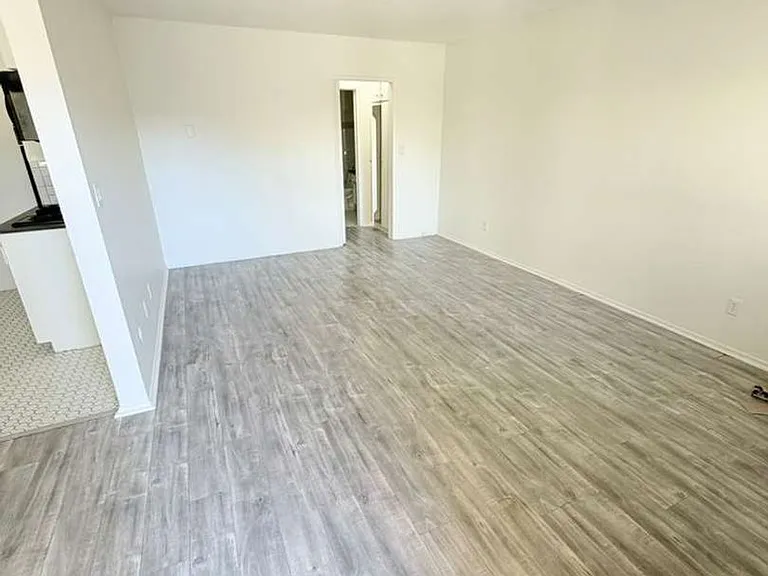 11840 Kittridge St — Photo 1