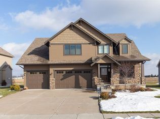6623 Prairie Grass Ln, Bettendorf, IA