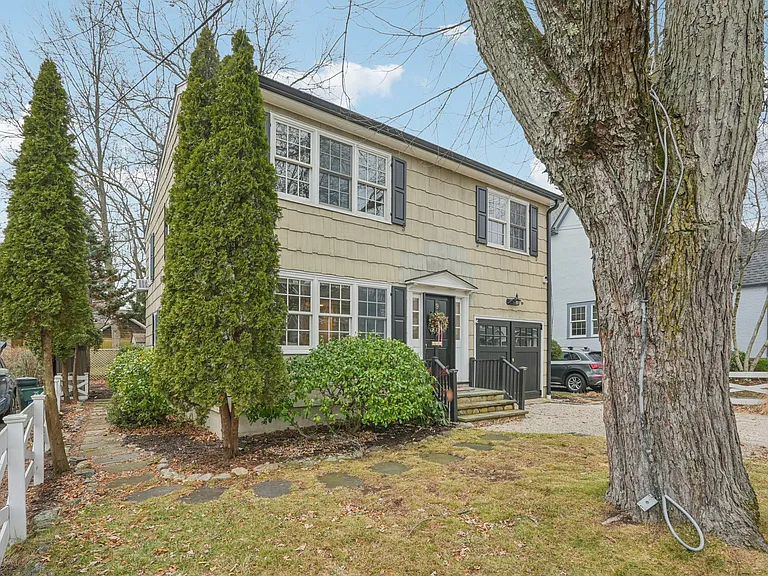 9 Oakwood Ave — Photo 7