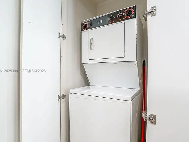 5401 Collins Ave #920 — Photo 30