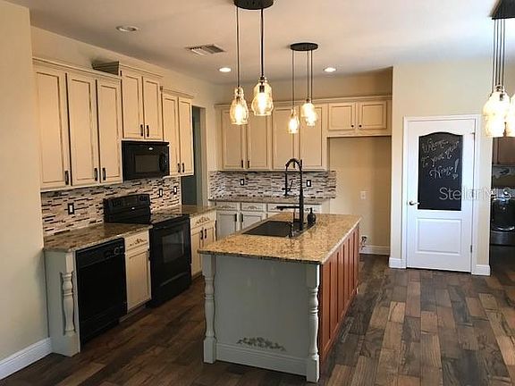 3rd image of 16214 Palmettoglen Ct