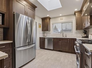 820 Ballantrae Ct, Pt Moody, BC V3H 1A8